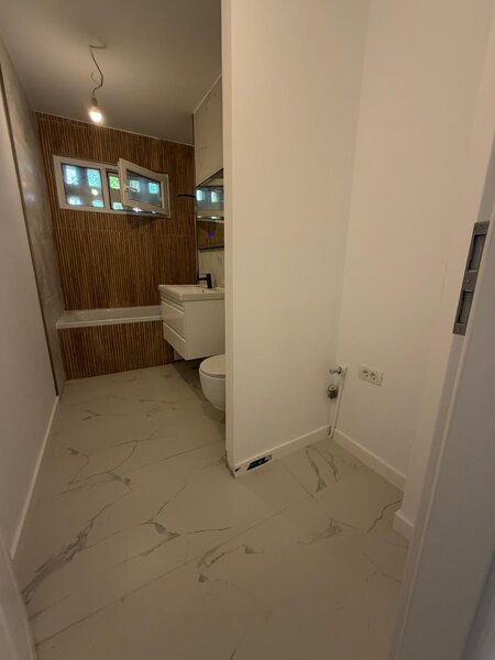 Titan, 3 minute metrou